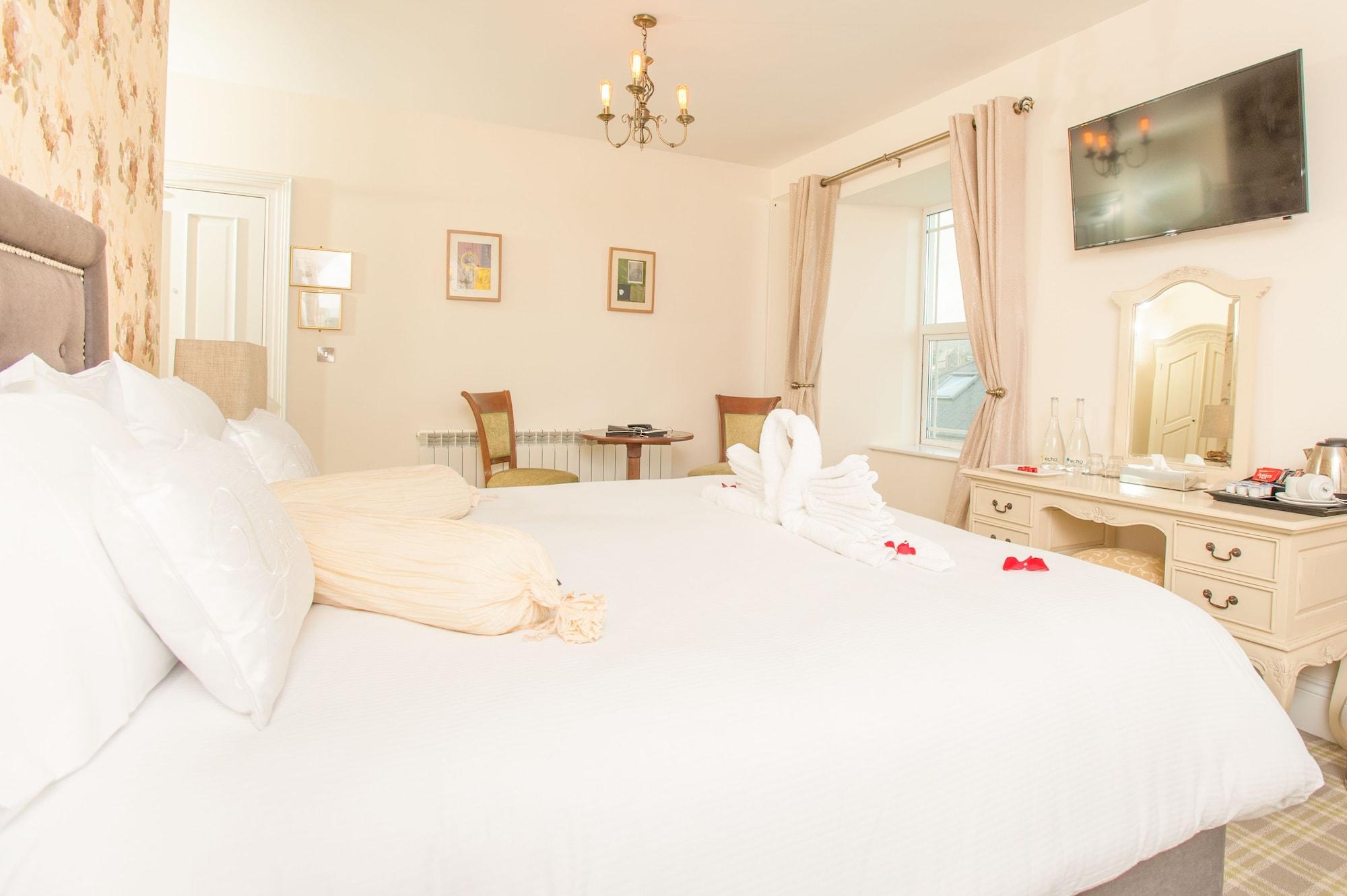 The Beara Coast Hotel Castletownbere Extérieur photo