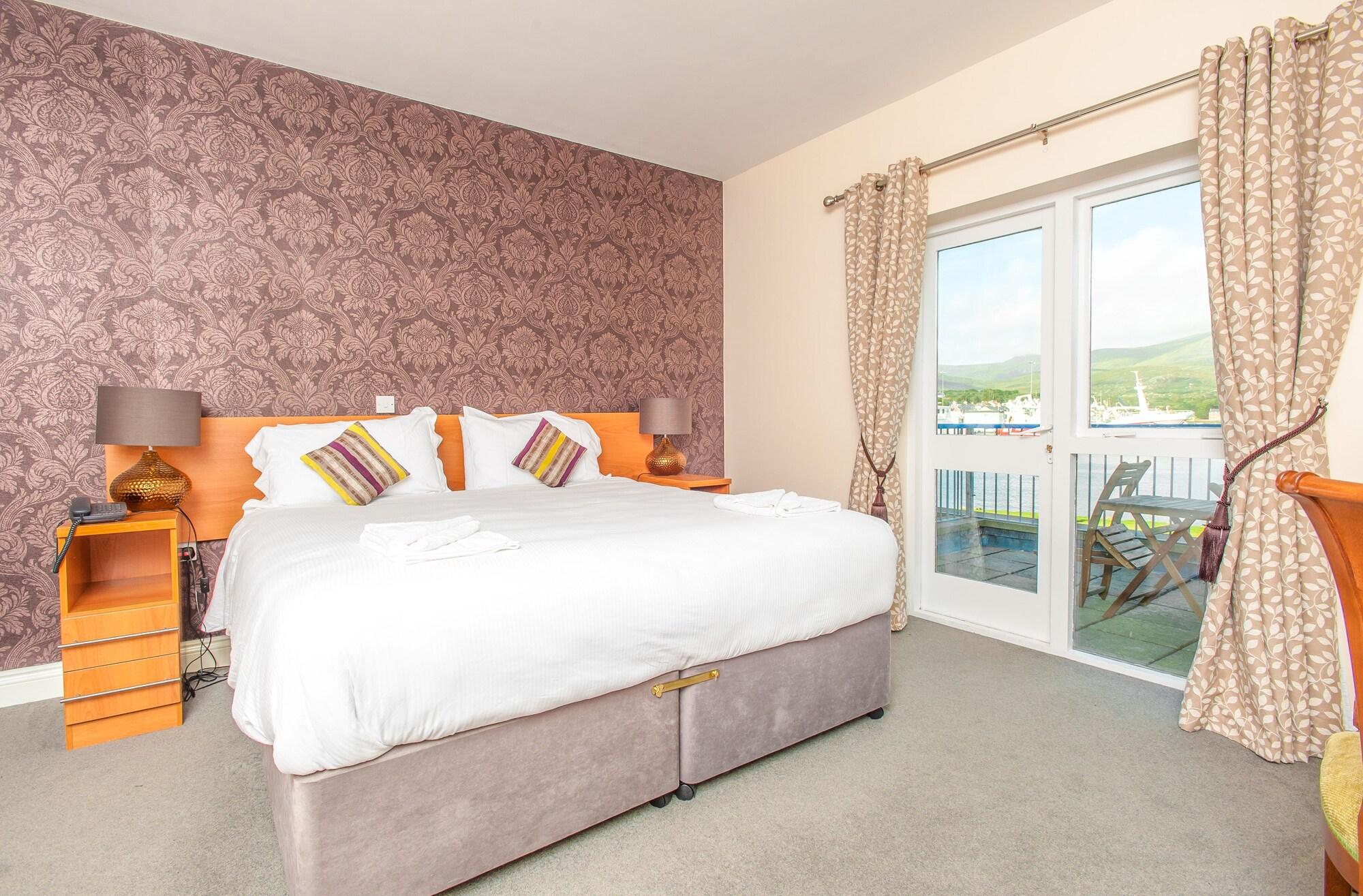 The Beara Coast Hotel Castletownbere Extérieur photo