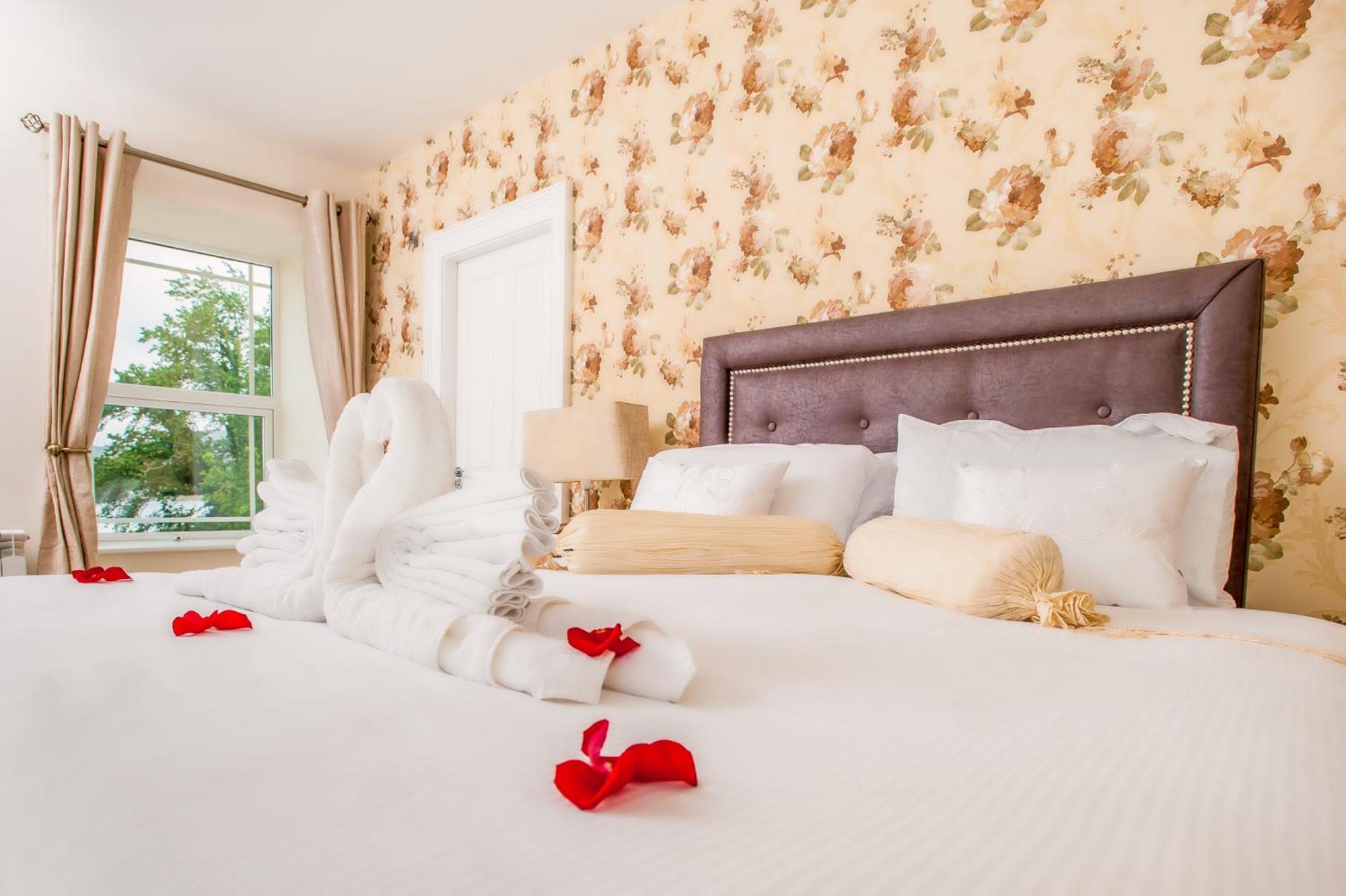 The Beara Coast Hotel Castletownbere Extérieur photo