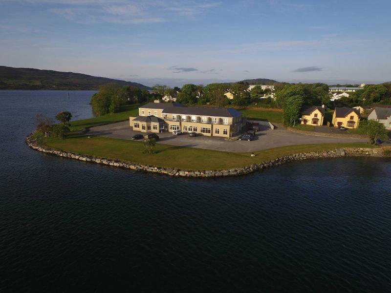 The Beara Coast Hotel Castletownbere Extérieur photo